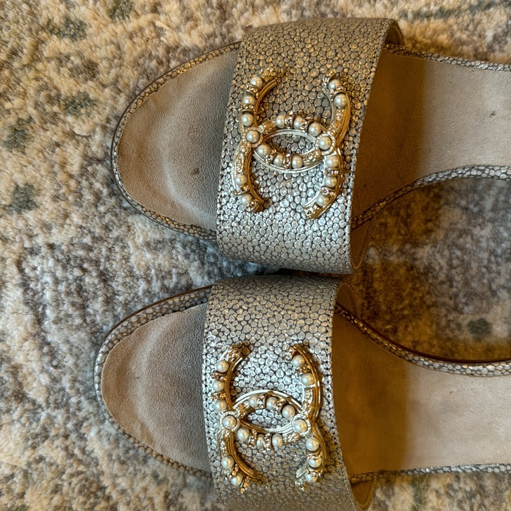 Chanel platinum gold slides with gold and pearl CC NIB